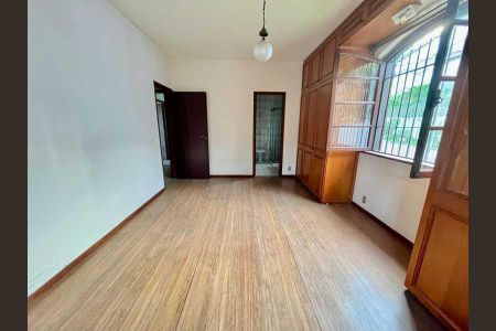 Casa à venda com 293m², 4 quartos e 3 vagas