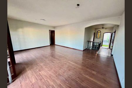 Casa à venda com 293m², 4 quartos e 3 vagas