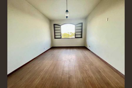 Casa à venda com 293m², 4 quartos e 3 vagas