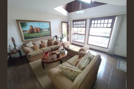 Casa à venda com 378m², 4 quartos e 4 vagas