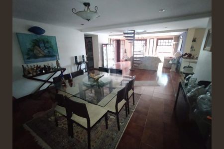 Casa à venda com 378m², 4 quartos e 4 vagas