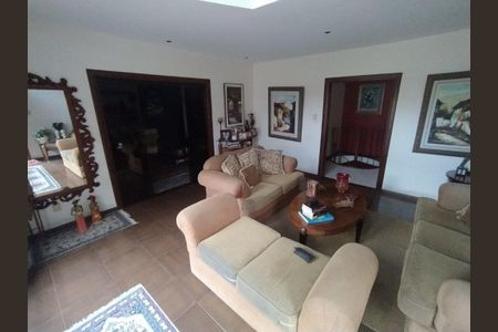 Casa à venda com 378m², 4 quartos e 4 vagas