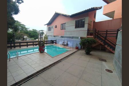 Casa à venda com 378m², 4 quartos e 4 vagas