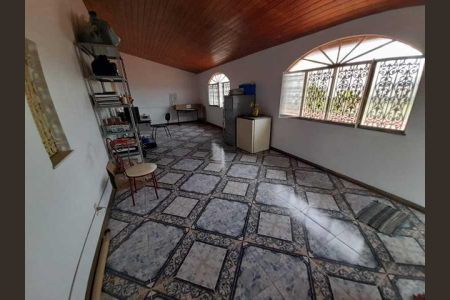 Casa à venda com 334m², 4 quartos e 2 vagas