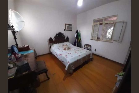 Casa à venda com 334m², 4 quartos e 2 vagas