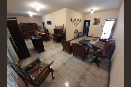 Casa à venda com 334m², 4 quartos e 2 vagas