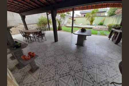 Casa à venda com 334m², 4 quartos e 2 vagas