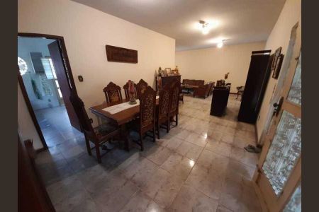 Casa à venda com 334m², 4 quartos e 2 vagas