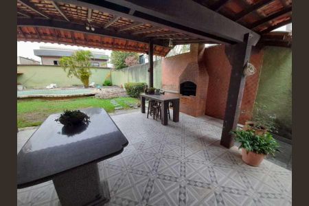 Casa à venda com 334m², 4 quartos e 2 vagas