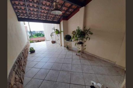 Casa à venda com 334m², 4 quartos e 2 vagas