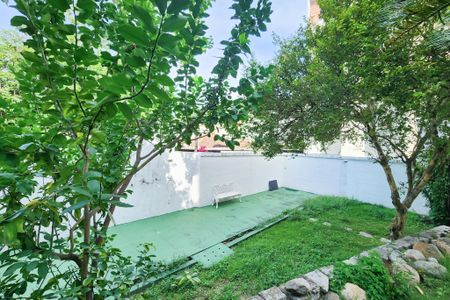 Casa à venda com 230m², 4 quartos e 2 vagasQuintal