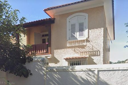 Casa à venda com 230m², 4 quartos e 2 vagasFachada
