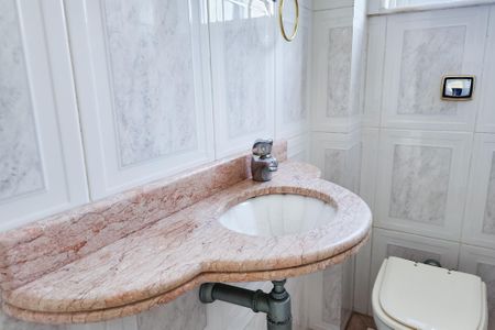 Casa à venda com 230m², 4 quartos e 2 vagasLavabo