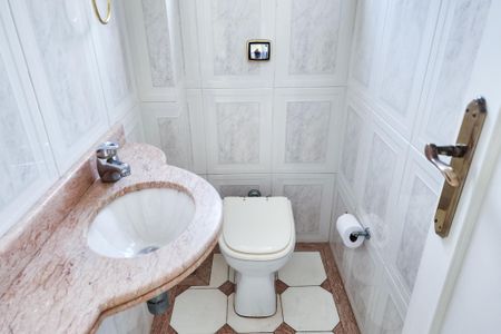 Casa à venda com 230m², 4 quartos e 2 vagasLavabo