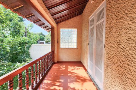 Casa à venda com 230m², 4 quartos e 2 vagasSacada