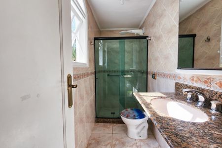 Casa à venda com 230m², 4 quartos e 2 vagasBanheiro da suite 1