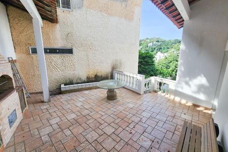 Casa à venda com 230m², 4 quartos e 2 vagasQuintal