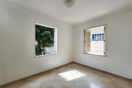 Casa à venda com 230m², 4 quartos e 2 vagasSala