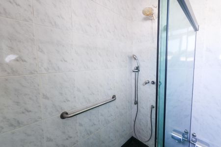 Casa à venda com 230m², 4 quartos e 2 vagasBanheiro da suite 2