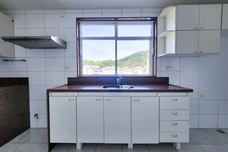 Casa à venda com 230m², 4 quartos e 2 vagasCozinha