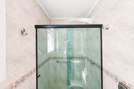 Casa à venda com 230m², 4 quartos e 2 vagasBanheiro da suite 1