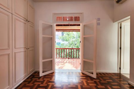 Casa à venda com 230m², 4 quartos e 2 vagasSacada