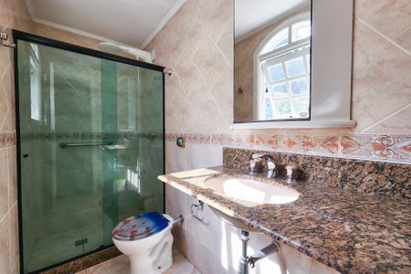 Casa à venda com 230m², 4 quartos e 2 vagasBanheiro da suite 1