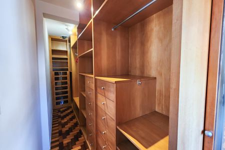 Casa à venda com 230m², 4 quartos e 2 vagasCloset - Suite 2