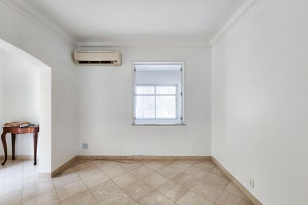 Casa à venda com 230m², 4 quartos e 2 vagasSala