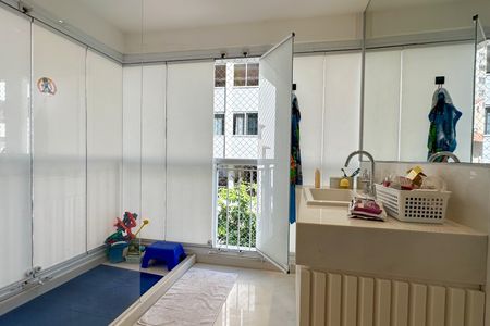Apartamento à venda com 174m², 3 quartos e 2 vagasBanheiro Social