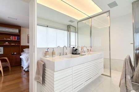 Apartamento à venda com 174m², 3 quartos e 2 vagasBanheiro  Suíte