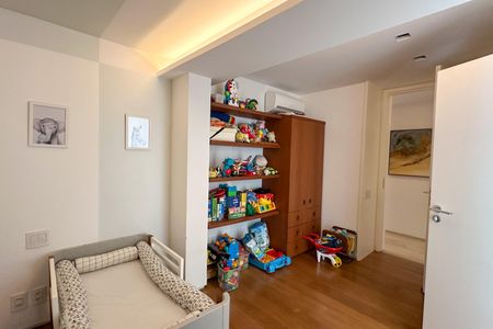 Apartamento à venda com 174m², 3 quartos e 2 vagasQuarto 02