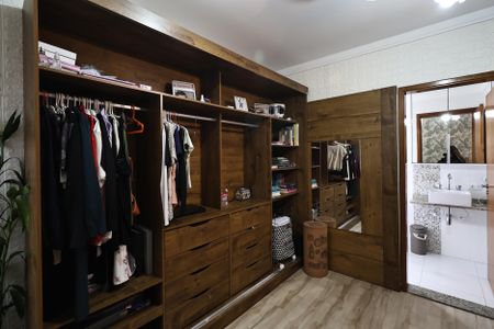 Casa à venda com 300m², 4 quartos e 3 vagasSuíte 2