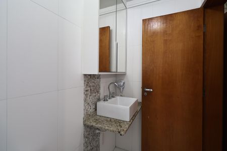Casa à venda com 300m², 4 quartos e 3 vagasBanheiro da Suíte 2