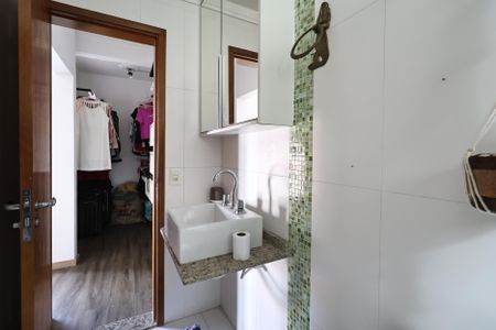 Casa à venda com 300m², 4 quartos e 3 vagasBanheiro da suite 1