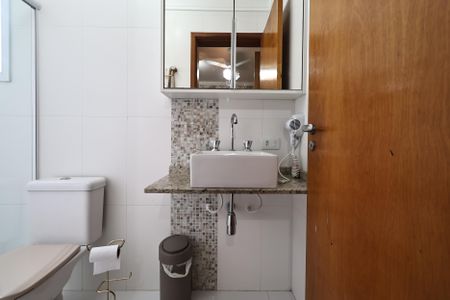 Casa à venda com 300m², 4 quartos e 3 vagasBanheiro da Suíte 2