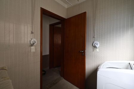 Casa à venda com 300m², 4 quartos e 3 vagasLavanderia