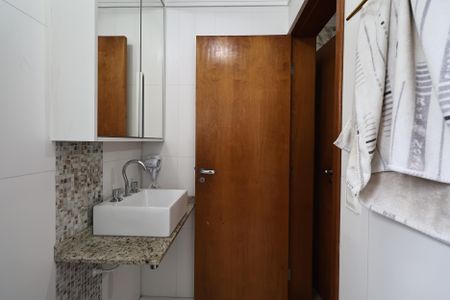 Casa à venda com 300m², 4 quartos e 3 vagasBanheiro da Suíte 2