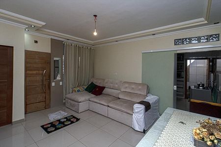 Casa à venda com 320m², 2 quartos e 2 vagasSala