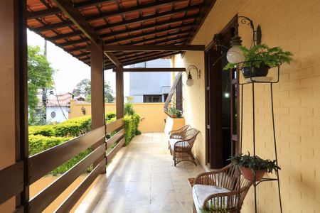 Casa à venda com 417m², 4 quartos e 4 vagas Casa à venda com 417m², 4 quartos e 4 vagasVaranda da Sala