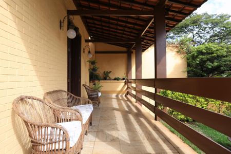 Casa à venda com 417m², 4 quartos e 4 vagas Casa à venda com 417m², 4 quartos e 4 vagasVaranda da Sala