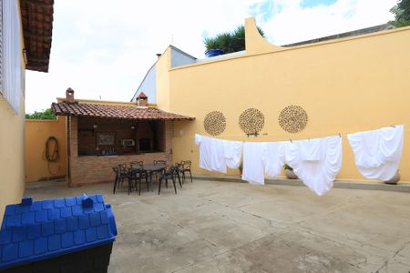 Casa à venda com 417m², 4 quartos e 4 vagas Casa à venda com 417m², 4 quartos e 4 vagasÁrea externa