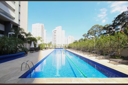 Apartamento para alugar com 178m², 3 quartos e 3 vagas Apartamento para alugar com 178m², 3 quartos e 3 vagasÁrea comum - Piscina