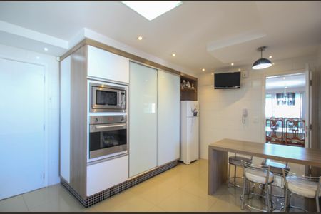 Apartamento para alugar com 178m², 3 quartos e 3 vagas Apartamento para alugar com 178m², 3 quartos e 3 vagasCozinha