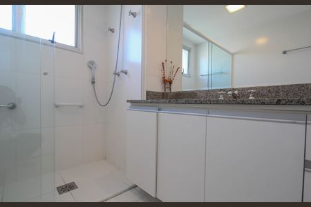 Apartamento para alugar com 178m², 3 quartos e 3 vagas Apartamento para alugar com 178m², 3 quartos e 3 vagasBanheiro /Suíte 1