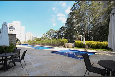 Apartamento para alugar com 178m², 3 quartos e 3 vagas Apartamento para alugar com 178m², 3 quartos e 3 vagasÁrea comum - Piscina