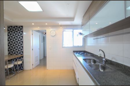 Apartamento para alugar com 178m², 3 quartos e 3 vagas Apartamento para alugar com 178m², 3 quartos e 3 vagasCozinha