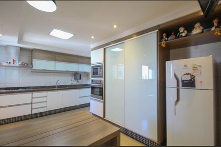 Apartamento para alugar com 178m², 3 quartos e 3 vagas Apartamento para alugar com 178m², 3 quartos e 3 vagasCozinha