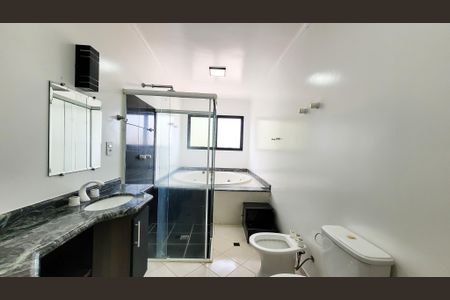 Casa de condomínio para alugar com 410m², 5 quartos e 6 vagas Casa de condomínio para alugar com 410m², 5 quartos e 6 vagasBanheiro Suíte Master
