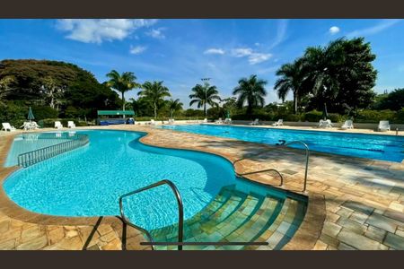 Casa de condomínio para alugar com 410m², 5 quartos e 6 vagas Casa de condomínio para alugar com 410m², 5 quartos e 6 vagasÁrea comum - Piscina